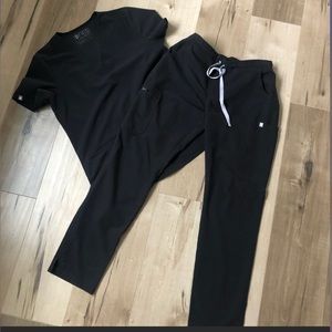 Casma three pocket scrub and yola scrub bottom in perfect conditions